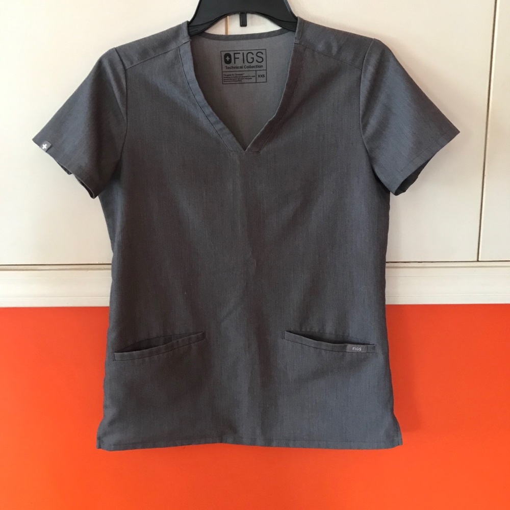 Figs scrub top